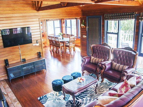 Artee House - A Bright Escape - Kalgoorlie Accommodation 0
