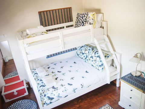 Artee House - A Bright Escape - Kalgoorlie Accommodation 3