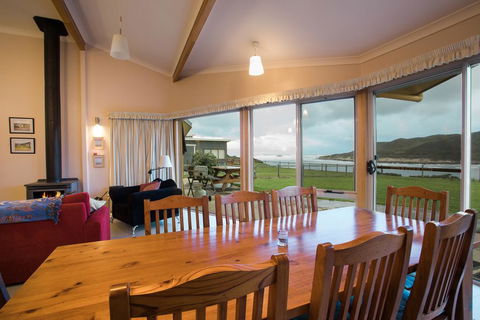 Arthur Riverfront And Sea Lodge Upstream - Kalgoorlie Accommodation 0