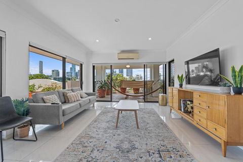 Luxury 2-Bed Penthouse With Private Rooftop - Kalgoorlie Accommodation 0