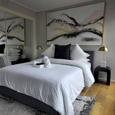 Luxuriq On Bourke - Kalgoorlie Accommodation 0