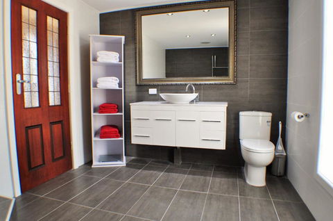 LUXURIOUS Couples Escape, SPA BATH, Netflix, NBN - Kalgoorlie Accommodation 1