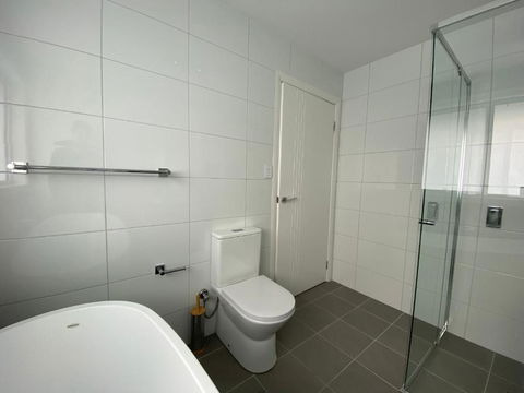 Luxury Home In Gledswood Hills - Sleeps 9 Guests - Kalgoorlie Accommodation 2