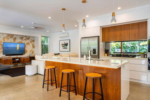 Luxury 6 Bedroom Home In Golden Beach - Kalgoorlie Accommodation 2