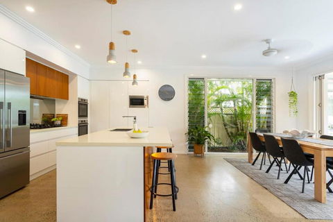 Luxury 6 Bedroom Home In Golden Beach - Kalgoorlie Accommodation 3