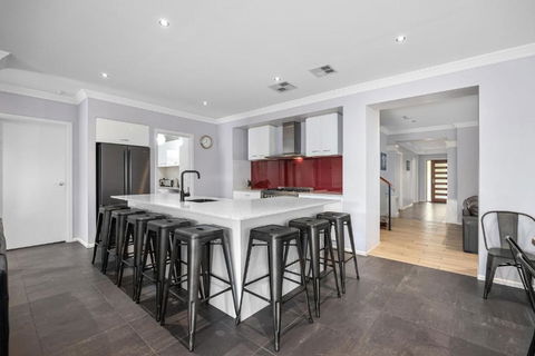 Luxury Coastal Escape - Kalgoorlie Accommodation 2