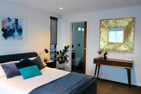 Luxury Holiday Retreat, 5 Bedroom, Dual Beach View - Kalgoorlie Accommodation 1