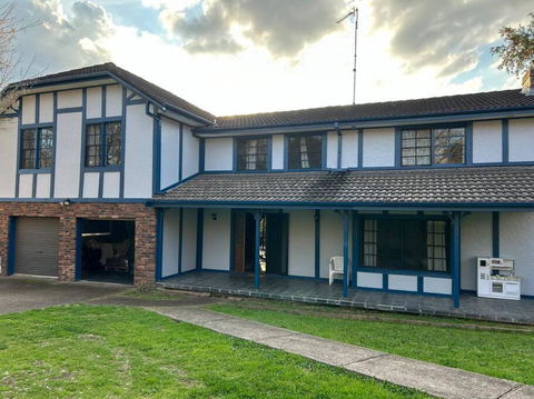 Luxury House 5 Bedrooms - Kalgoorlie Accommodation 0