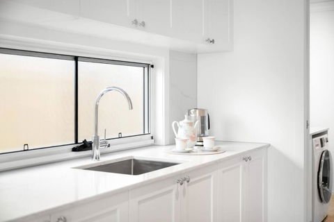 Luxury House With Pool, Close To CBD - Kalgoorlie Accommodation 1