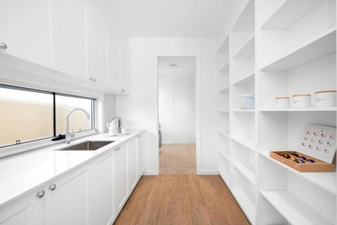 Luxury House With Pool, Close To CBD - Kalgoorlie Accommodation 3