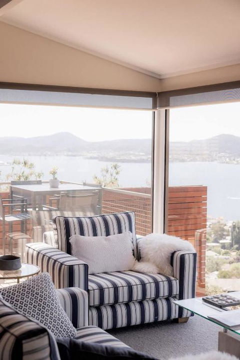 Luxury On The Derwent Family Home With Hot Tub - Kalgoorlie Accommodation 3