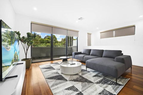 Luxury Retreat & Spacious 4BR House In Willoughby - Kalgoorlie Accommodation 3