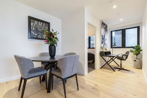 Luxury Sky-high Apt W Stunning Views & Parking - Kalgoorlie Accommodation 3