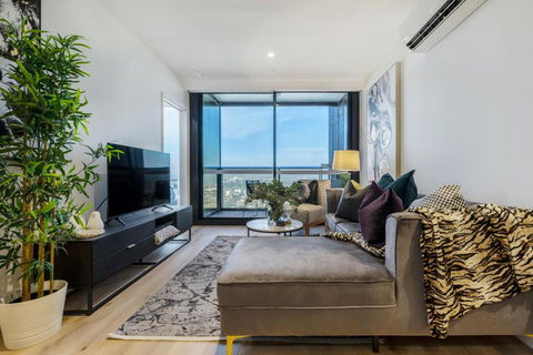 Luxury Sky-high Apt W Stunning Views & Parking - Kalgoorlie Accommodation 0