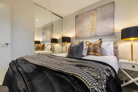 Luxury Sky-high Apt W Stunning Views & Parking - Kalgoorlie Accommodation 1