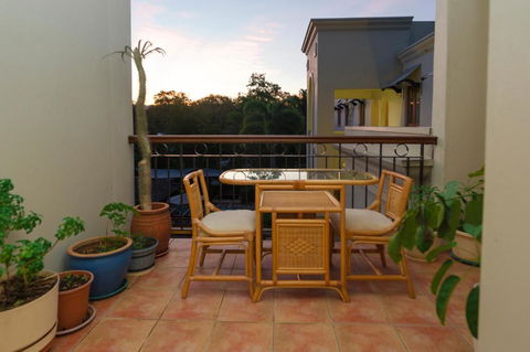 LUXURY Apartment Studio PORT DOUGLAS 65 SQ MTRS And Bath - Kalgoorlie Accommodation 2