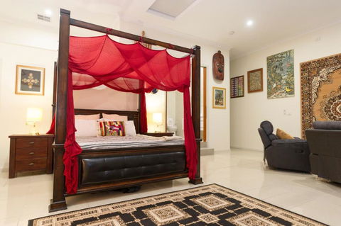 LUXURY Apartment Studio PORT DOUGLAS 65 SQ MTRS And Bath - Kalgoorlie Accommodation 1