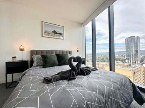 Luxury Top Level 1 Bedroom Apartment With Stunning View In Adelaide CBD - 1 Minute Walk To Rundle Mall - Free Wifi & Netflix - Kalgoorlie Accommodation 0