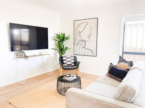 Luxury Villa 2 - Kalgoorlie Accommodation 0