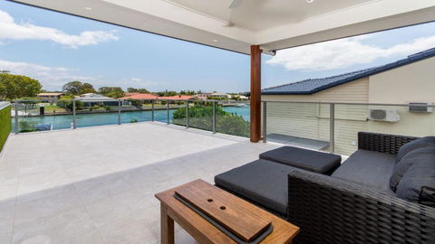 Luxury Waterfront Family Entertainer On Dolphin - Kalgoorlie Accommodation 3