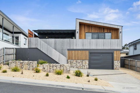 Magnificent Home, Water Views - Kalgoorlie Accommodation 0