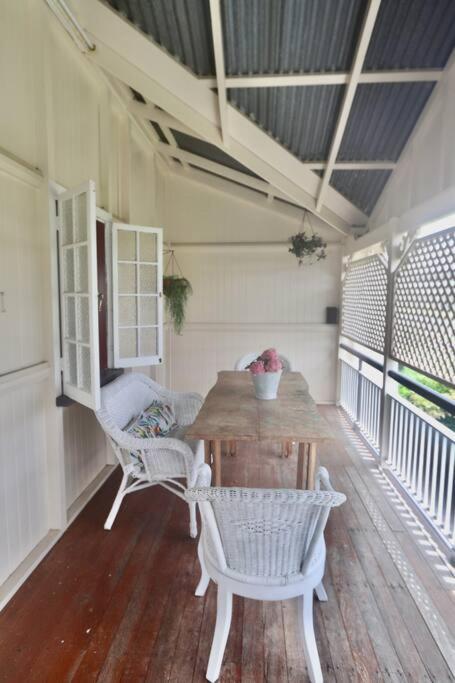MAGNOLIA HOUSE ON THE CREEK - STANTHORPE - Kalgoorlie Accommodation 2