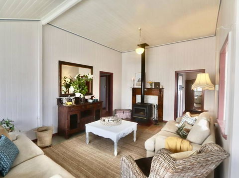 MAGNOLIA HOUSE ON THE CREEK - STANTHORPE - Kalgoorlie Accommodation 1