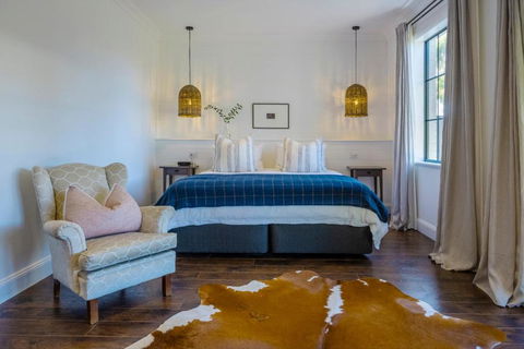 MAIN STREET RETREAT - King BRs, Comp Minibar, Breakfast Prov, Fireplaces - Kalgoorlie Accommodation 0