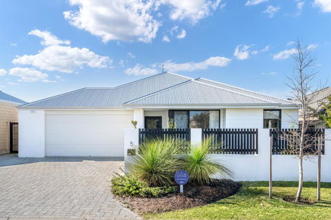 MAINBREAK - DUNSBOROUGH - Kalgoorlie Accommodation 0