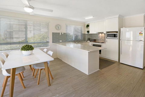 MAINSAIL8- MOOLOOLABA BEACH - Kalgoorlie Accommodation 0
