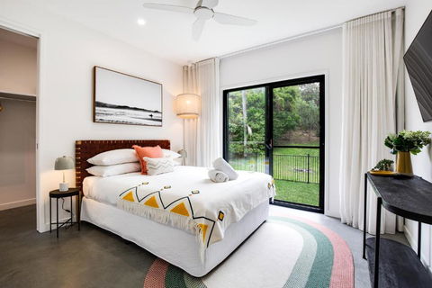 Luxury Modern 4 BR Pet Friendly Family Beach Home - Kalgoorlie Accommodation 1