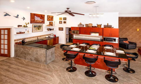 Luxury Penthouse 5 BDR 3 Bath Twin Rain Showers 365 Sq Mtrs - Kalgoorlie Accommodation 2