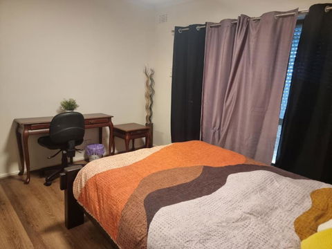 Master Bedroom In Shared House - Kalgoorlie Accommodation 3