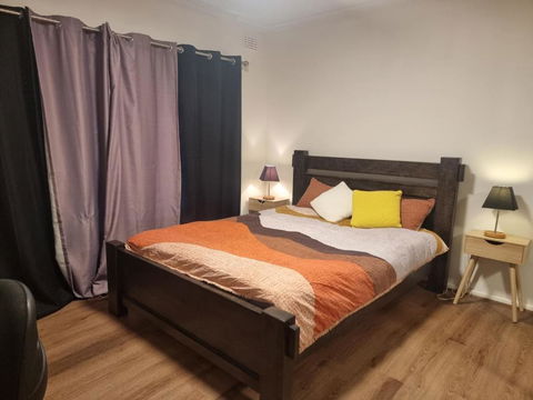 Master Bedroom In Shared House - Kalgoorlie Accommodation 1