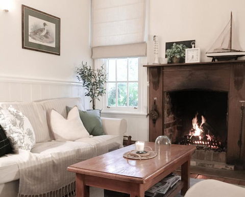 MARIGOLD COTTAGE Charming 1870s Central Daylesford Cottage - Kalgoorlie Accommodation 2