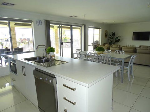 Marina Belle - Kalgoorlie Accommodation 1