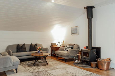 MARYBANK ESTATE - BARN LOFT - Kalgoorlie Accommodation 0