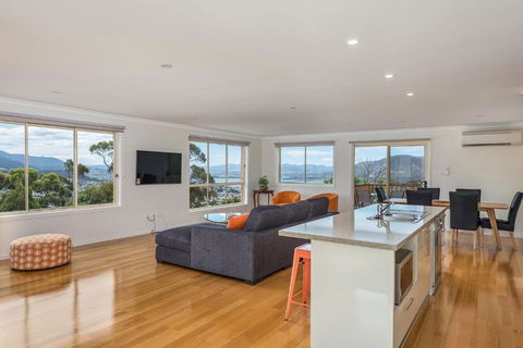 Mayhill Views Space And Style - Kalgoorlie Accommodation 1