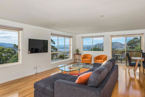 Mayhill Views Space And Style - Kalgoorlie Accommodation 0