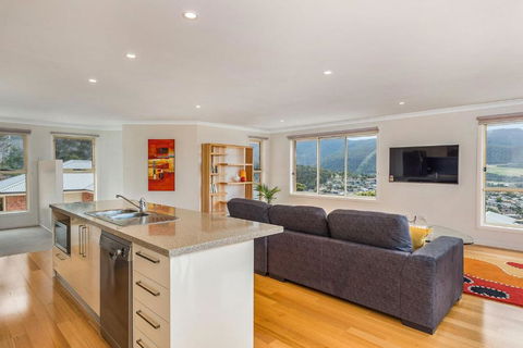 Mayhill Views Space And Style - Kalgoorlie Accommodation 3