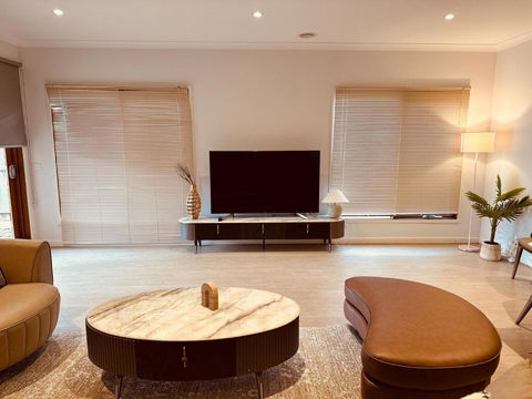 MEL-Point Cook Elegant Four-Bedroom House - Kalgoorlie Accommodation 0