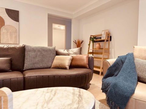 MEL-Point Cook Elegant Four-Bedroom House - Kalgoorlie Accommodation 3