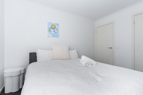 Mellow Berwick Home - Kalgoorlie Accommodation 3