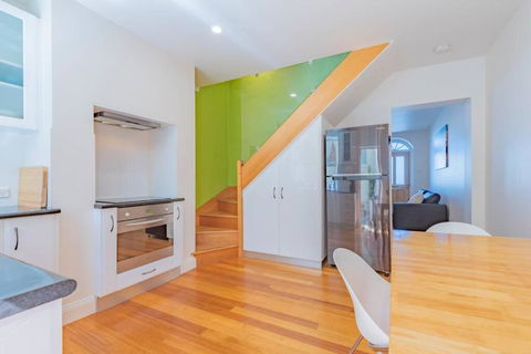 MELVINGTON BOUTIQUE APARTMENT IN HOBART CBD O - Kalgoorlie Accommodation 2