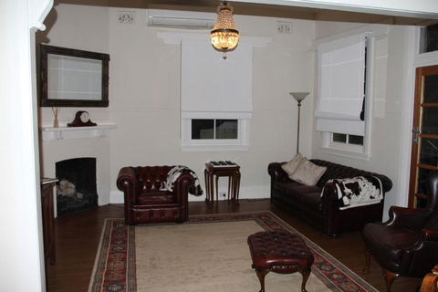 Mentor Chambers Apartment Bed & Breakfast - Kalgoorlie Accommodation 2