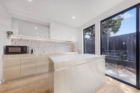 Mia-2B2B-Exceptional Style Living In Brighton East - Kalgoorlie Accommodation 3