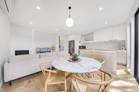 Mia-2B2B-Exceptional Style Living In Brighton East - Kalgoorlie Accommodation 1