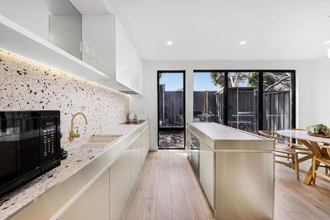 Mia-2B2B-Exceptional Style Living In Brighton East - Kalgoorlie Accommodation 2