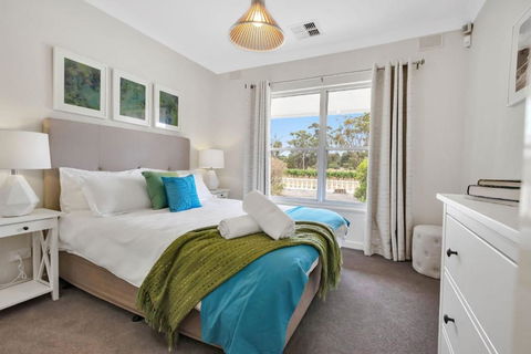 Mid Century 4 Bedroom Getaway In Barossa Vineyard - Kalgoorlie Accommodation 1