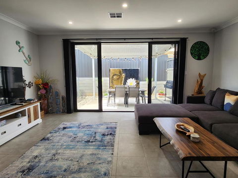 Minutes To The Beach! King Bed With TV, Spa Bath - Kalgoorlie Accommodation 0